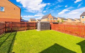 Spacious 5 Bedroom Home Hosted By Mcr Dens