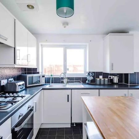 Spacious 5 Bedroom Home Hosted By Mcr Dens Manchester Exterior photo